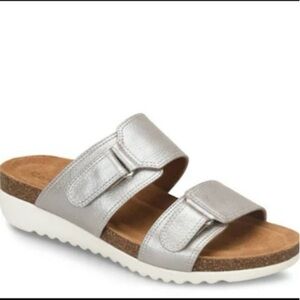 Women’s Comfortiva Evita Wedge Silver Pillow Top Foot Bed Sandal Size 8W